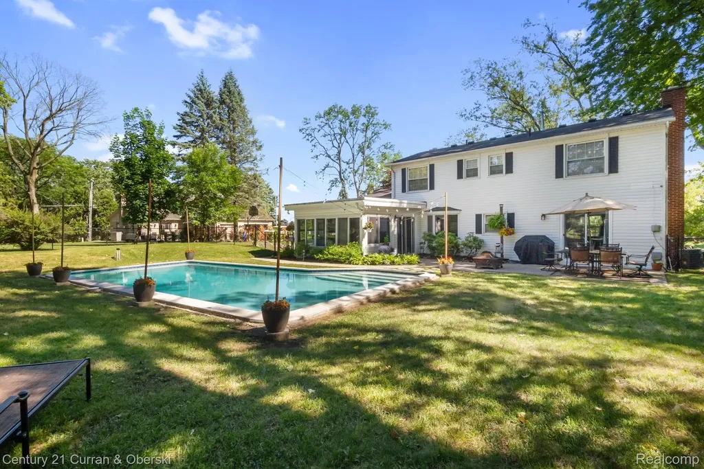 37480 Rhonswood Drive Farmington Hills City MI 48167