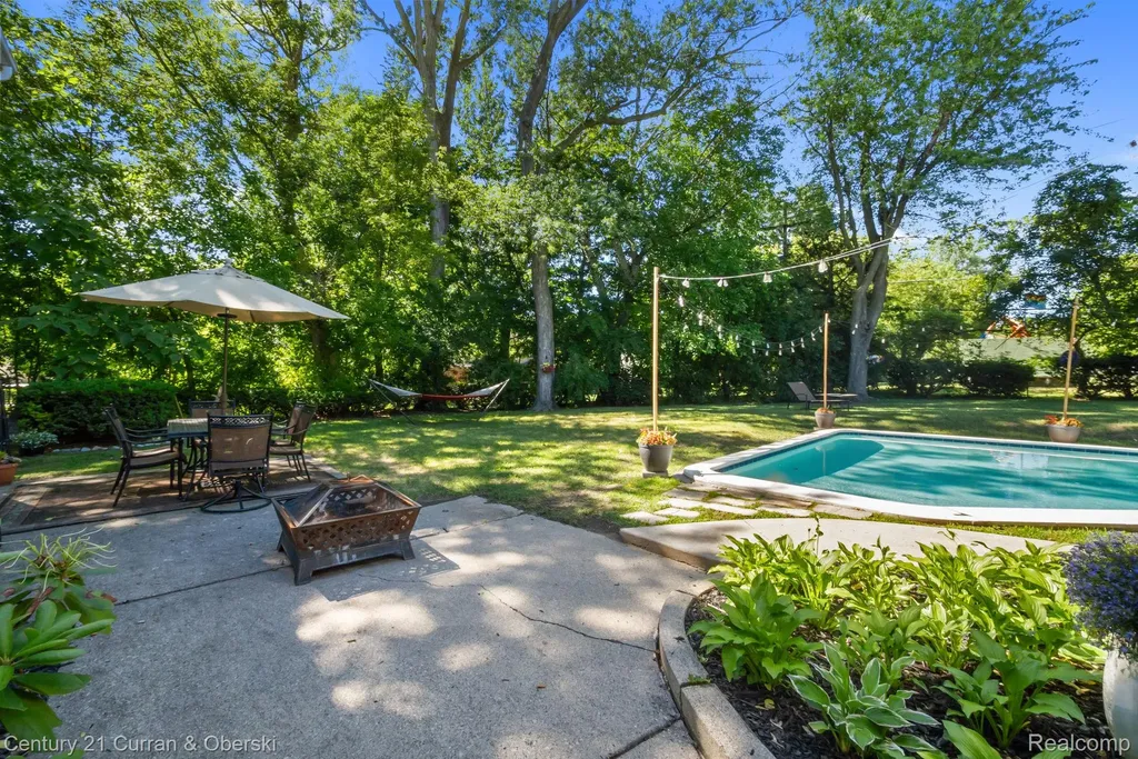 37480 Rhonswood Drive Farmington Hills City MI 48167