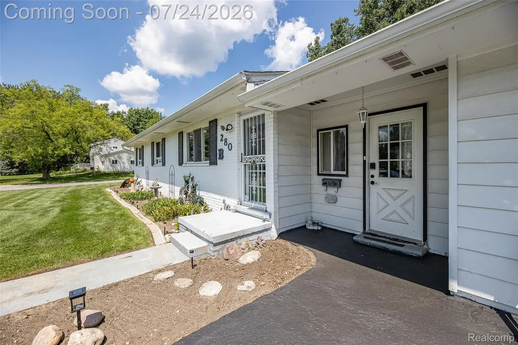 280 Kintyre Drive Oxford Charter Township MI 48371