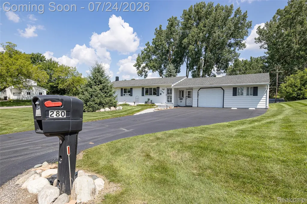 280 Kintyre Drive Oxford Charter Township MI 48371