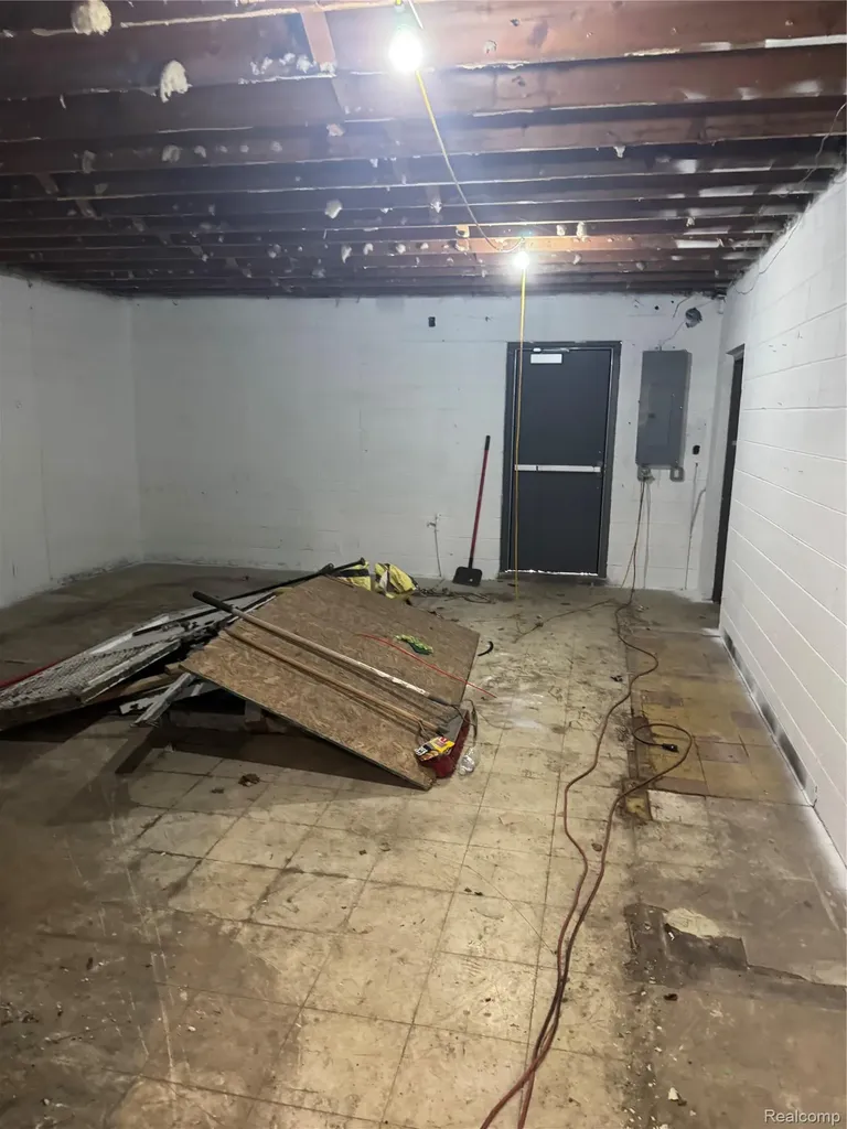 19010 Woodward Avenue Detroit City MI 48203