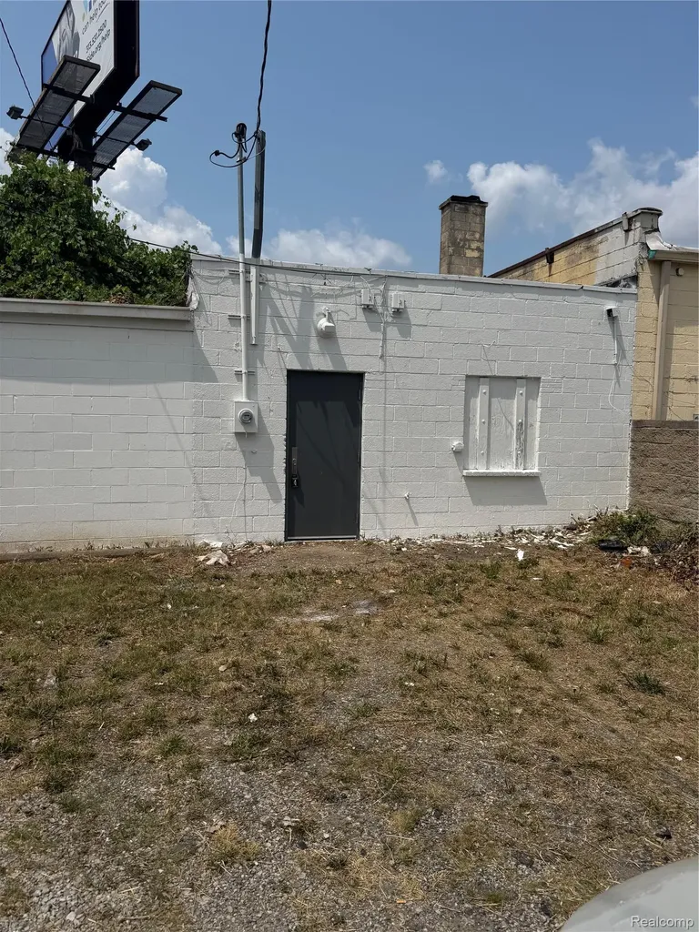 19010 Woodward Avenue Detroit City MI 48203
