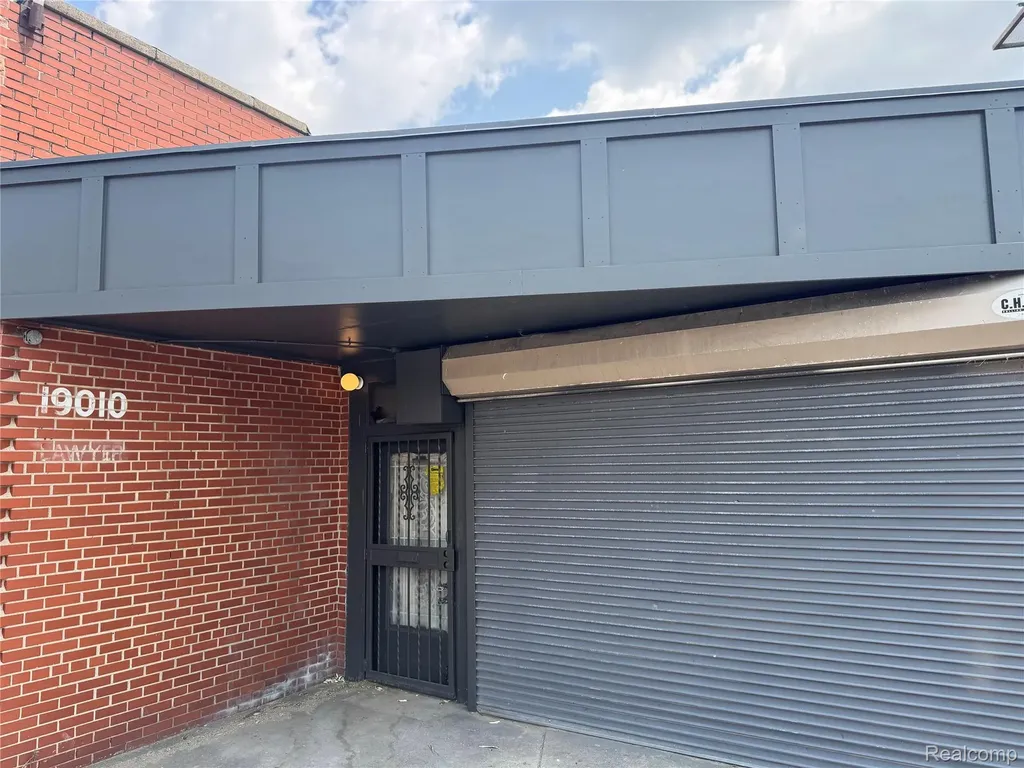 19010 Woodward Avenue Detroit City MI 48203