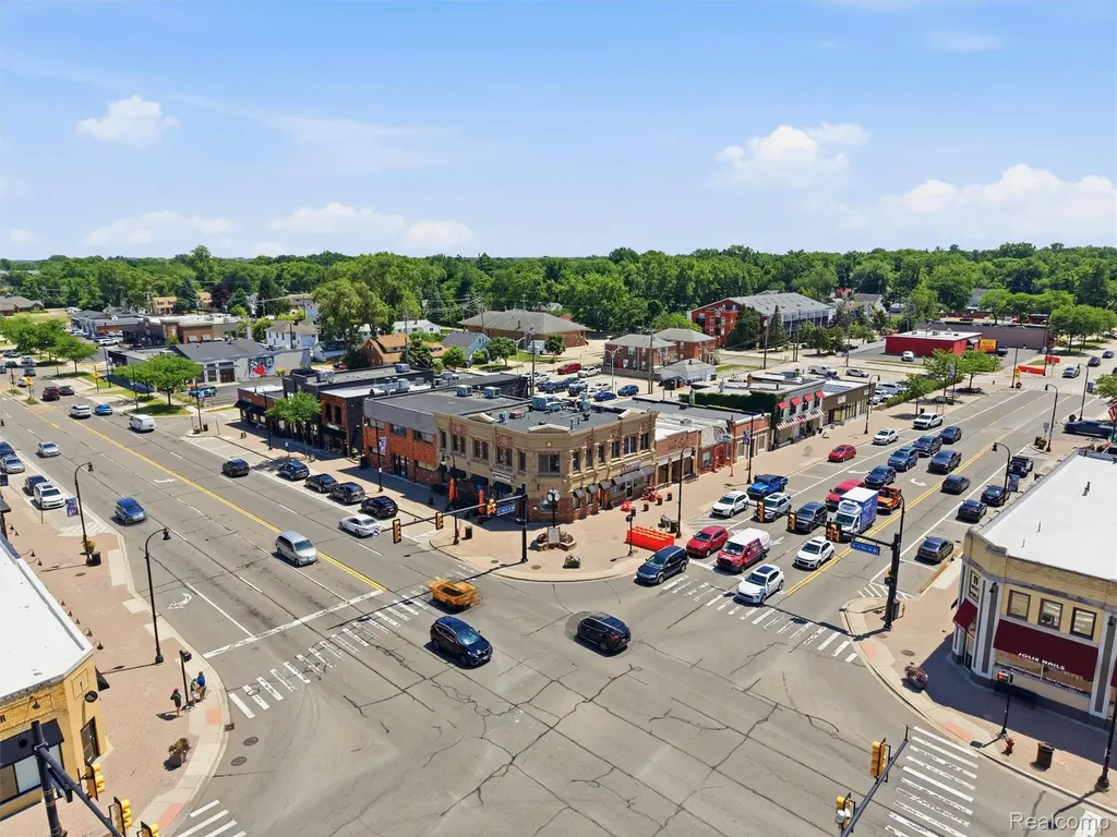 305 Renshaw Avenue Clawson City MI 48017