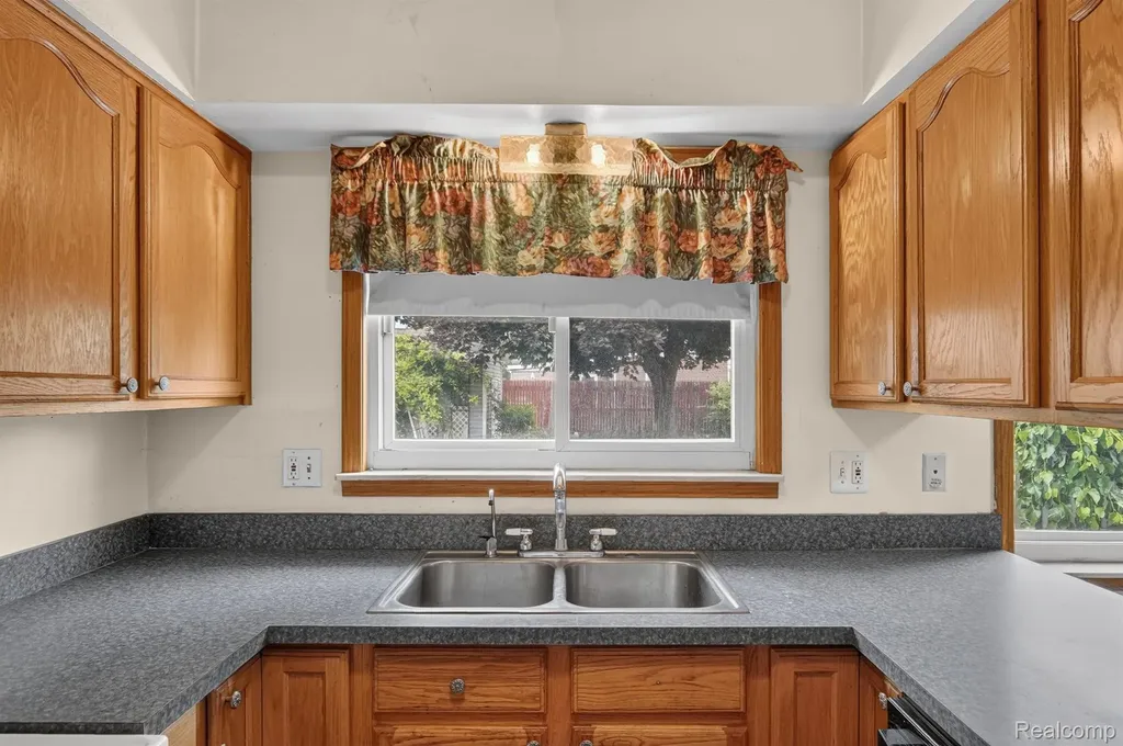 14075 Merriman Road Livonia City MI 48154