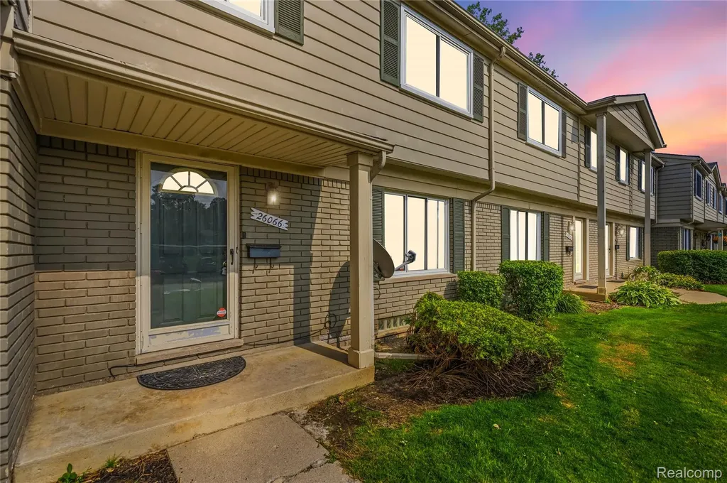26066 Franklin Pointe Drive Southfield City MI 48034