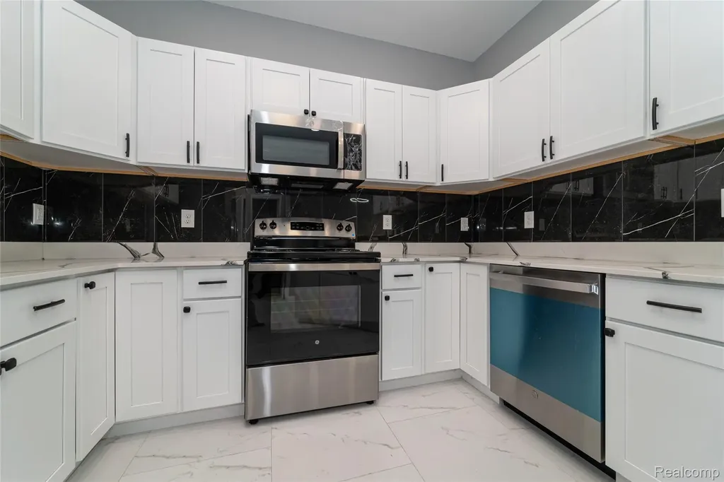 29987 Marigold Drive Southfield City MI 48076