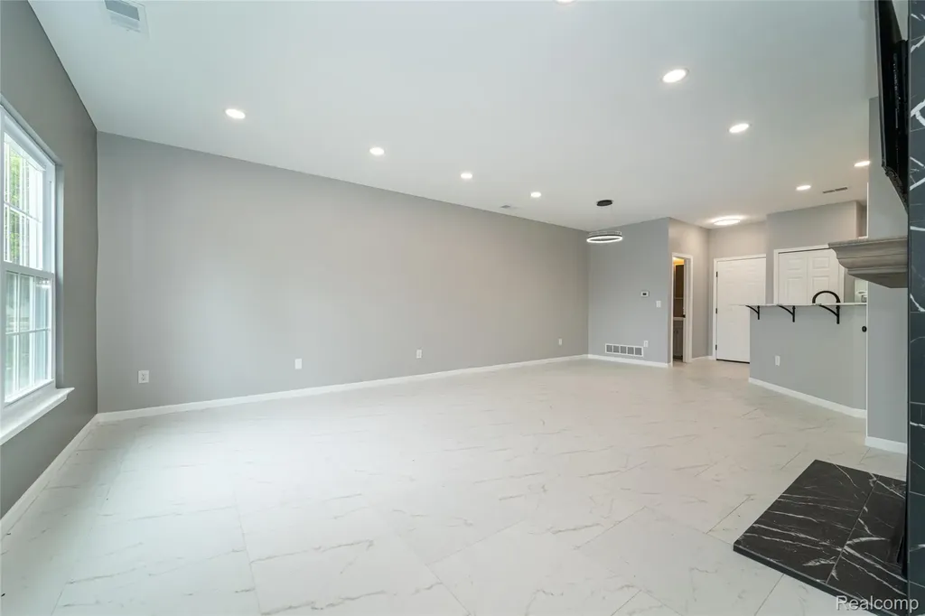 29987 Marigold Drive Southfield City MI 48076