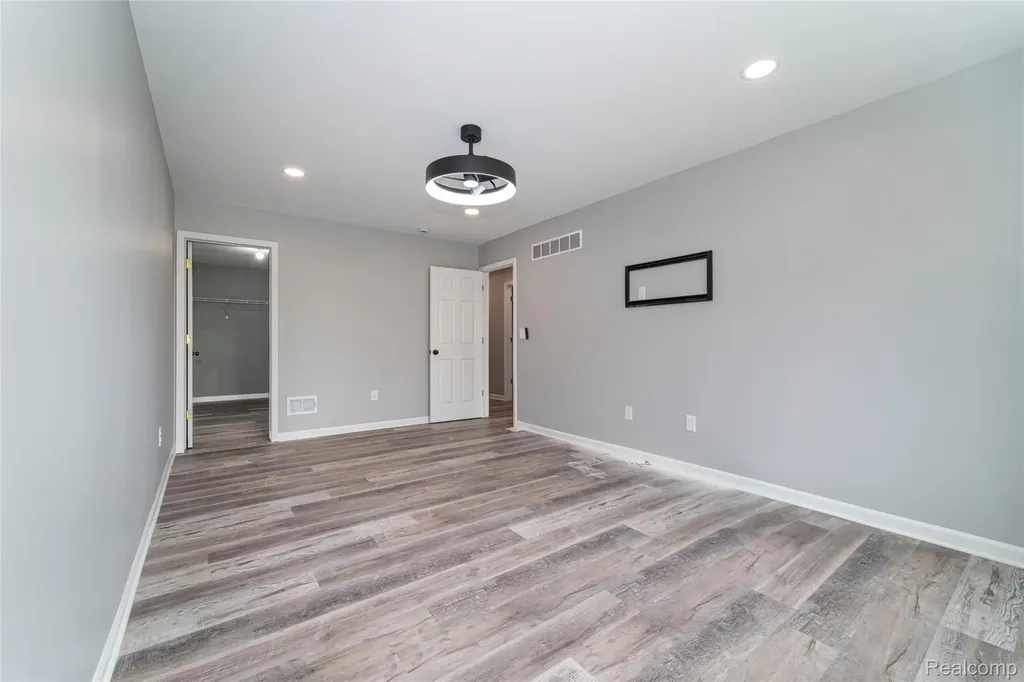 29987 Marigold Drive Southfield City MI 48076