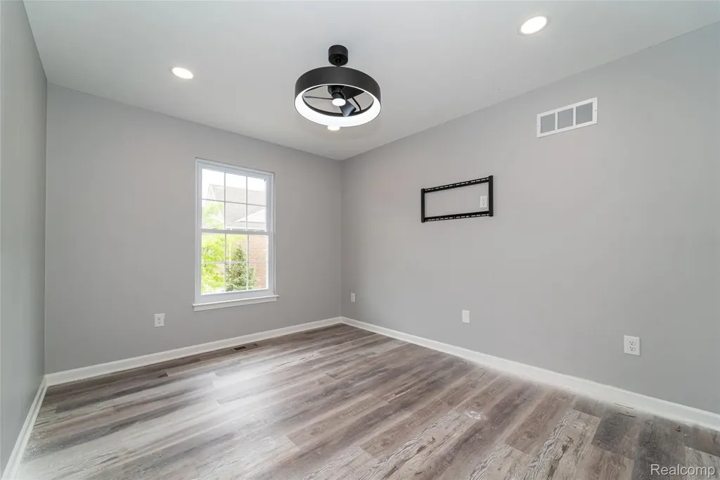 29987 Marigold Drive Southfield City MI 48076