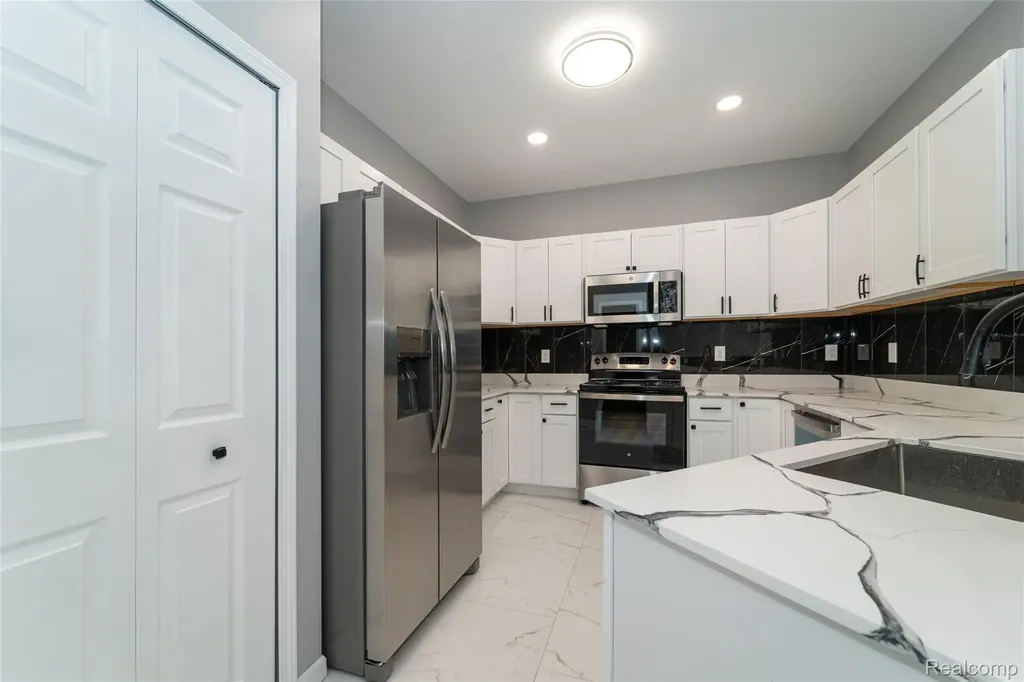 29987 Marigold Drive Southfield City MI 48076