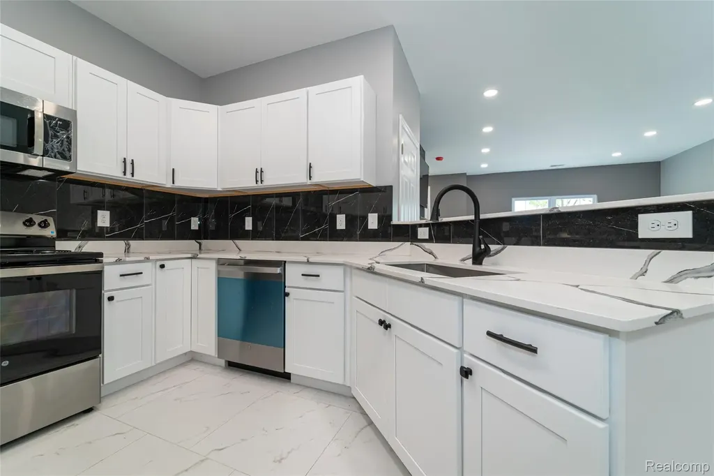29987 Marigold Drive Southfield City MI 48076
