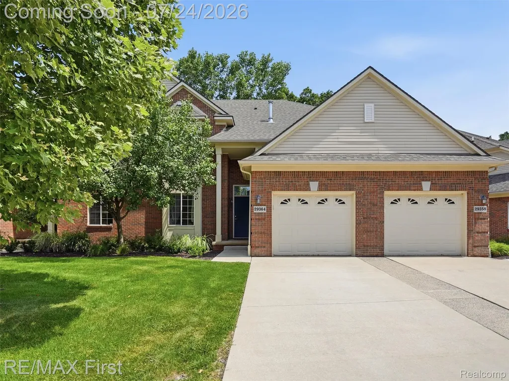 29364 Woodpark Circle Warren City MI 48092