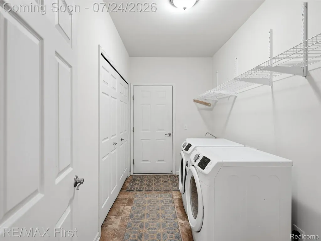 29364 Woodpark Circle Warren City MI 48092