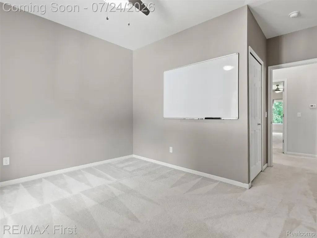 29364 Woodpark Circle Warren City MI 48092
