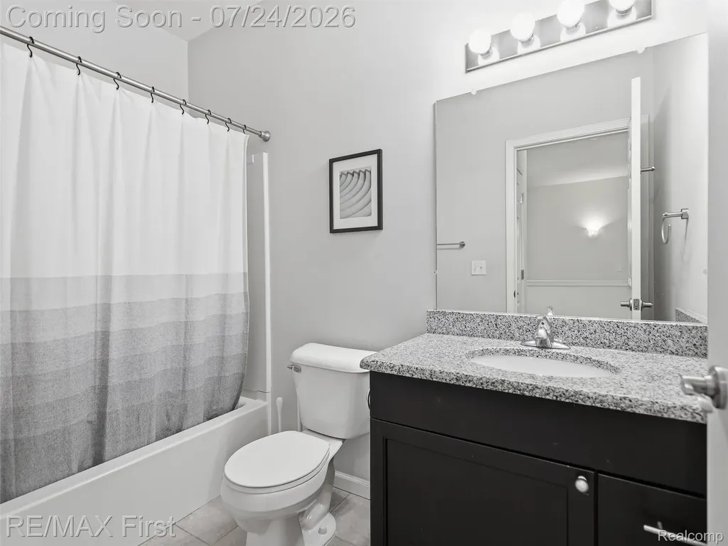 29364 Woodpark Circle Warren City MI 48092
