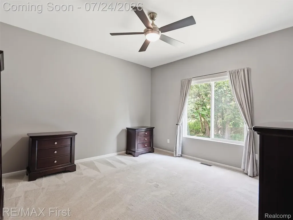 29364 Woodpark Circle Warren City MI 48092