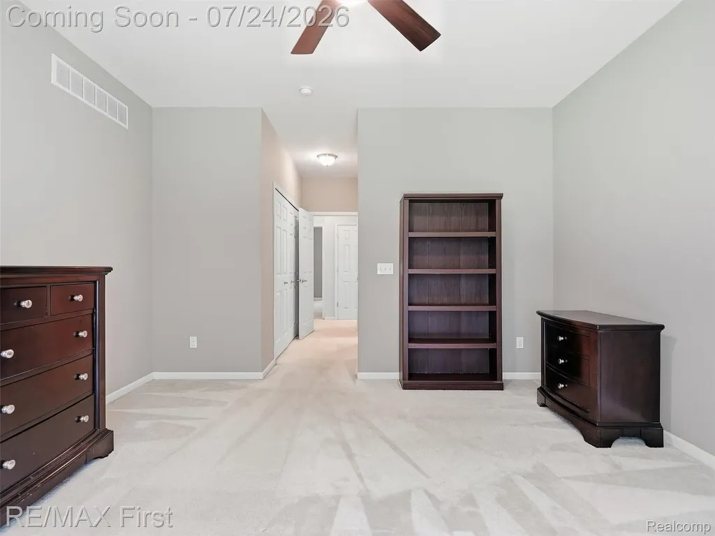29364 Woodpark Circle Warren City MI 48092