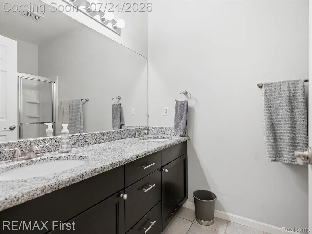29364 Woodpark Circle Warren City MI 48092
