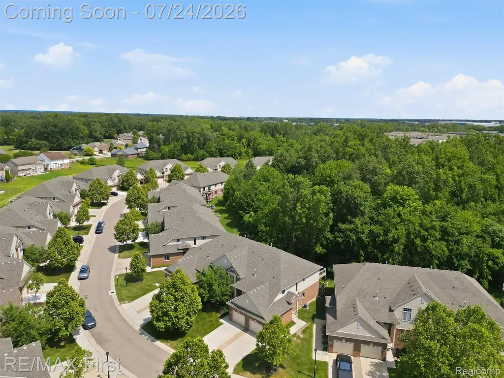 29364 Woodpark Circle Warren City MI 48092