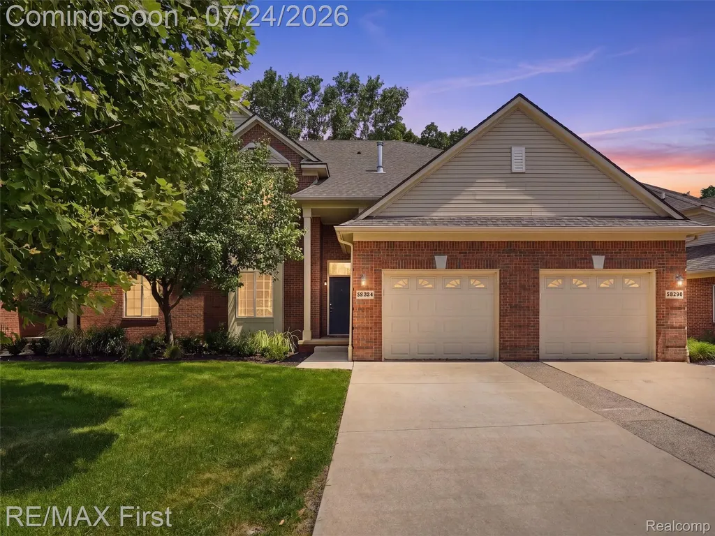 29364 Woodpark Circle Warren City MI 48092