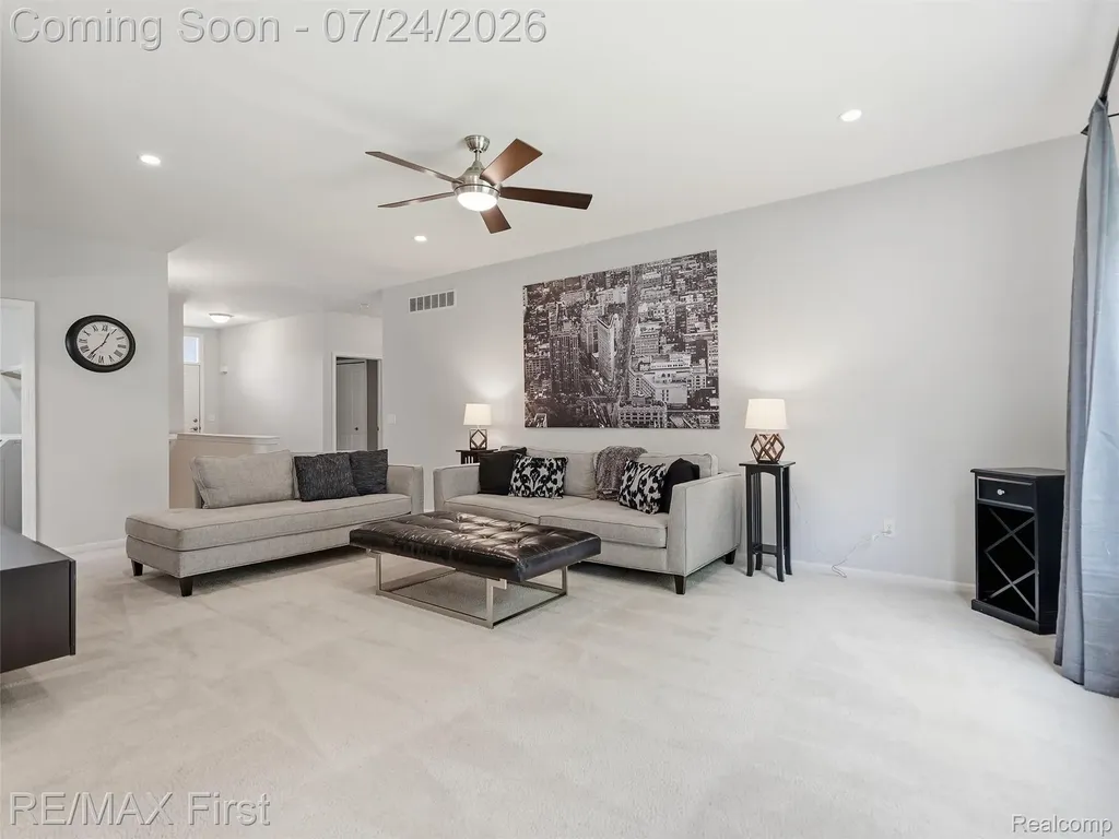 29364 Woodpark Circle Warren City MI 48092