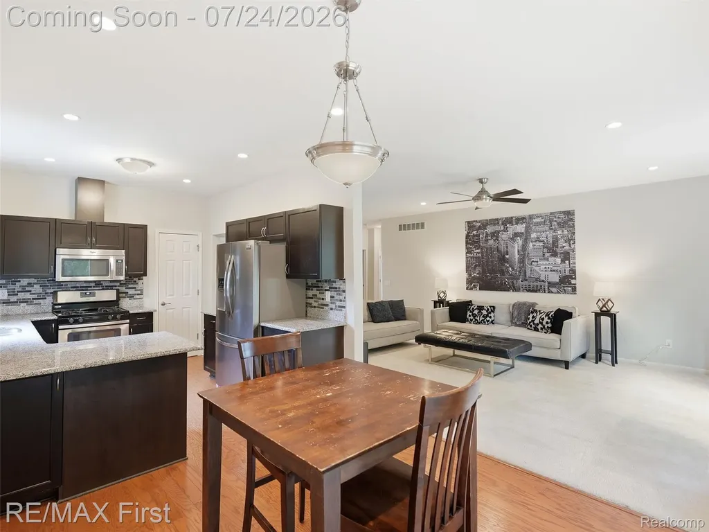 29364 Woodpark Circle Warren City MI 48092