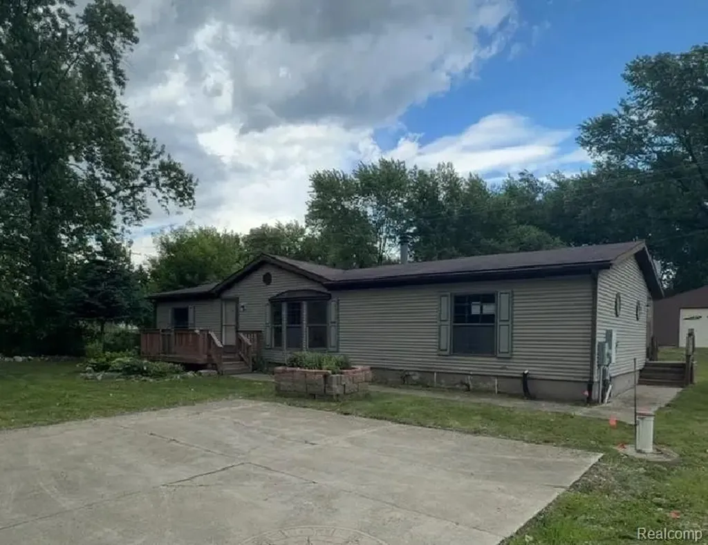 10537 Byron Road Burns Township MI 48418