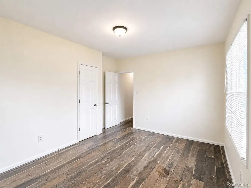 5081-5083 Buckingham Avenue Detroit City MI 48224