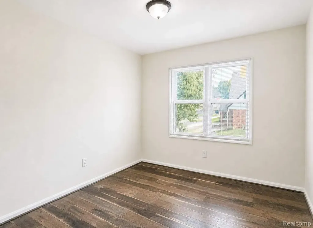 5081-5083 Buckingham Avenue Detroit City MI 48224