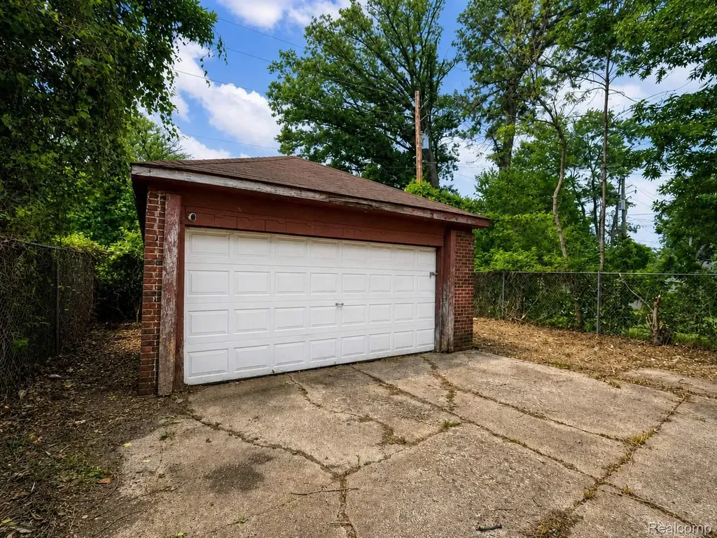 5081-5083 Buckingham Avenue Detroit City MI 48224
