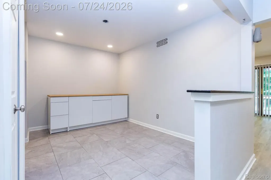 7 Parkplace W Allen Park City MI 48101
