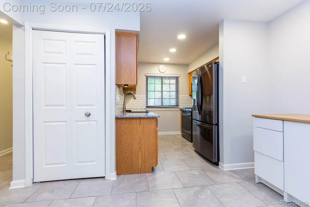 7 Parkplace W Allen Park City MI 48101