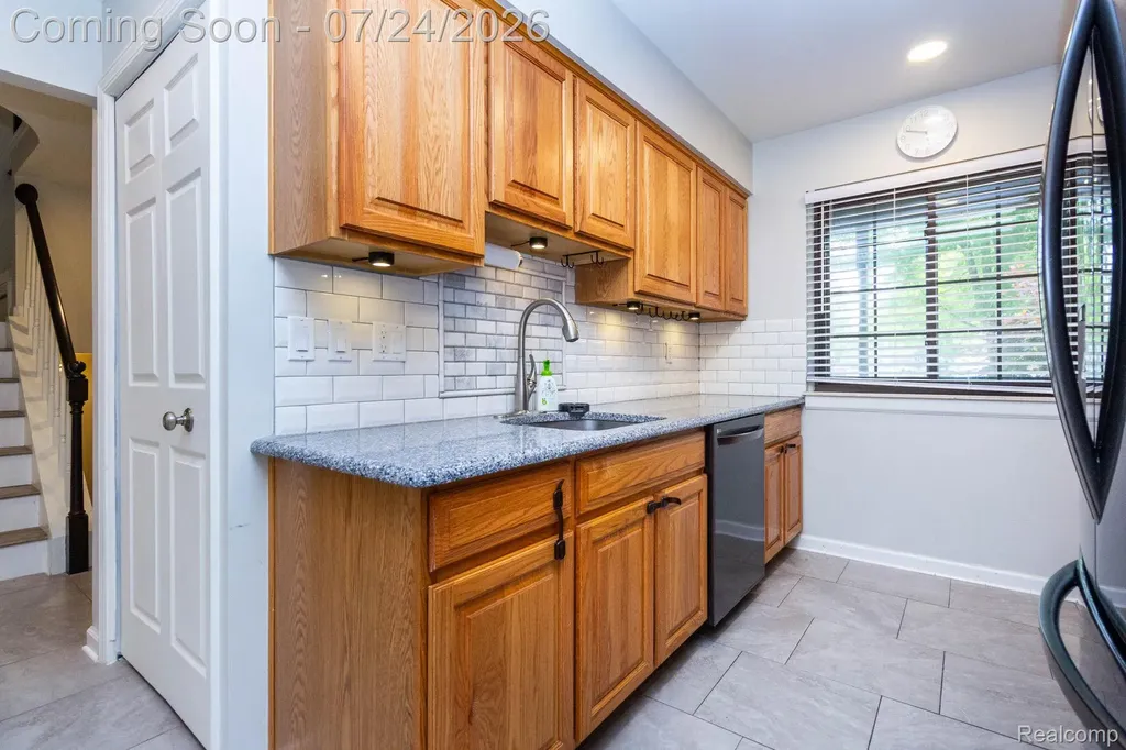 7 Parkplace W Allen Park City MI 48101