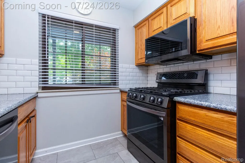 7 Parkplace W Allen Park City MI 48101
