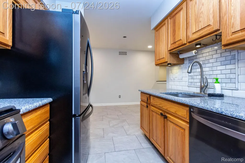 7 Parkplace W Allen Park City MI 48101