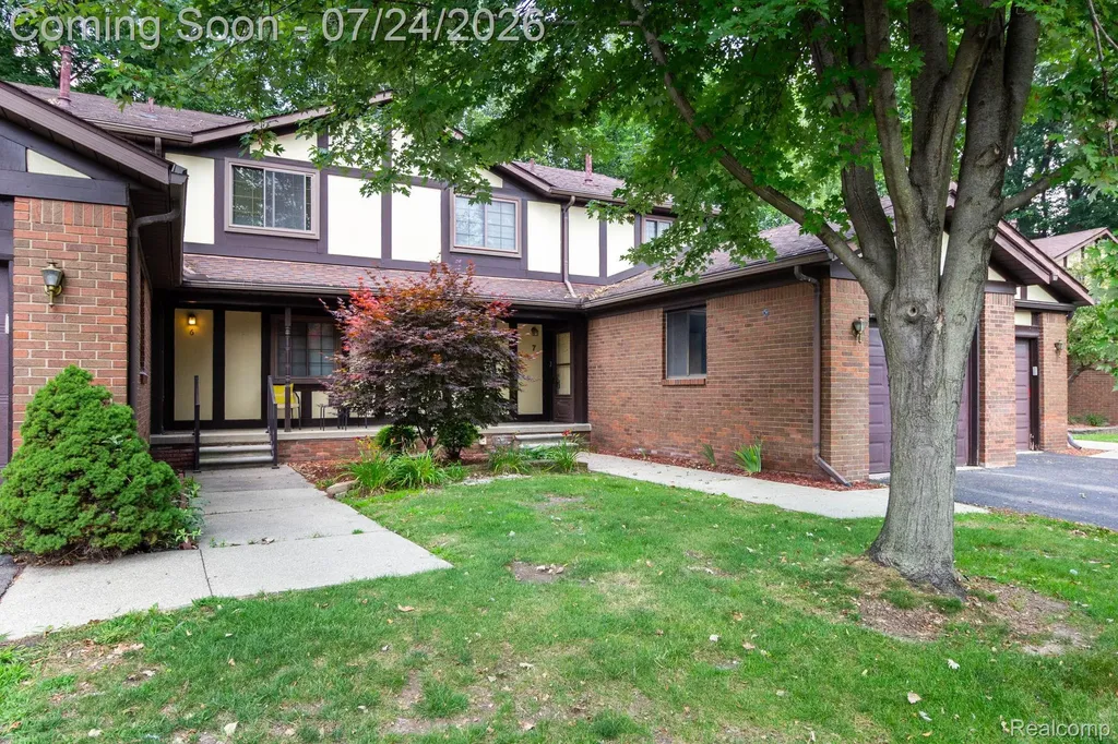 7 Parkplace W Allen Park City MI 48101