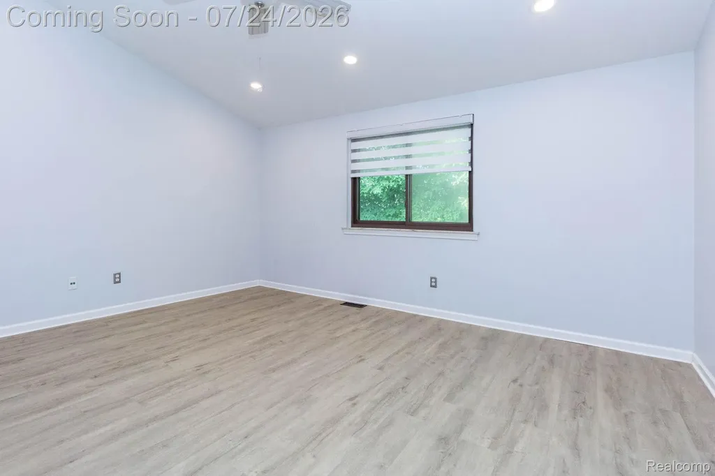 7 Parkplace W Allen Park City MI 48101