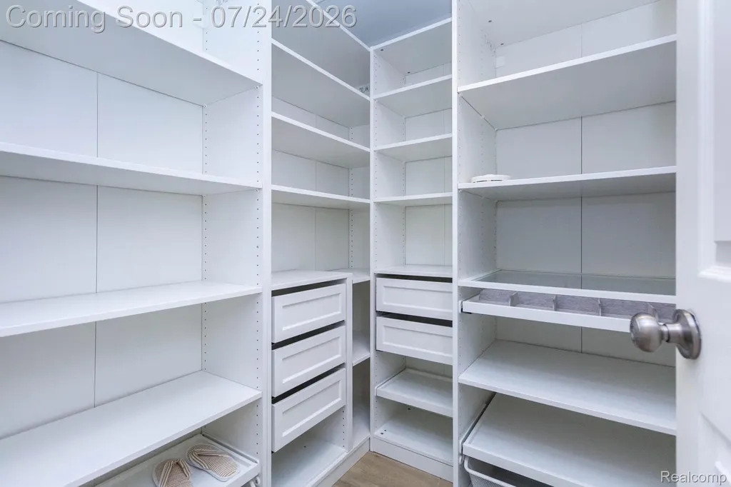 7 Parkplace W Allen Park City MI 48101