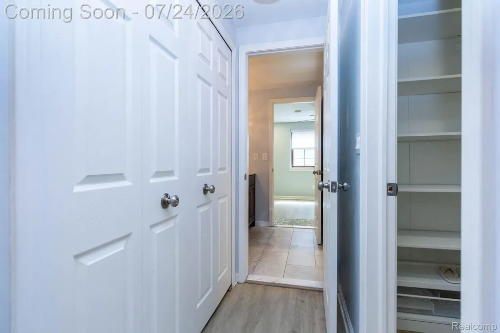 7 Parkplace W Allen Park City MI 48101