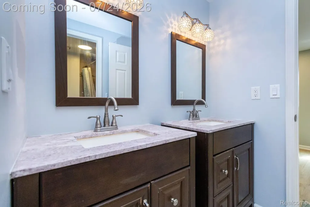 7 Parkplace W Allen Park City MI 48101