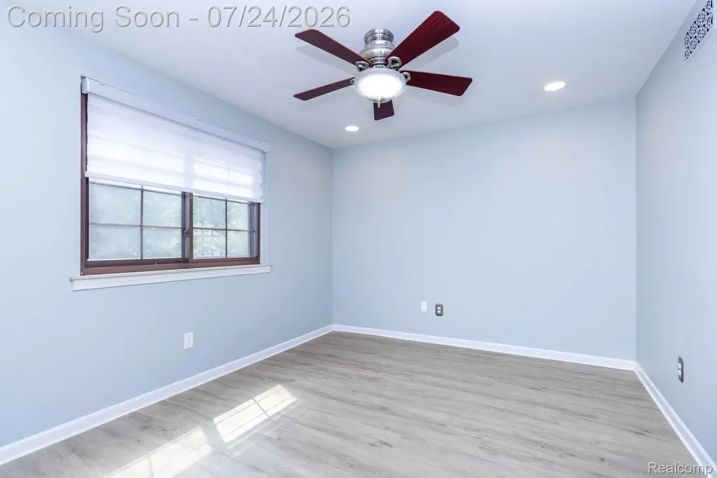 7 Parkplace W Allen Park City MI 48101