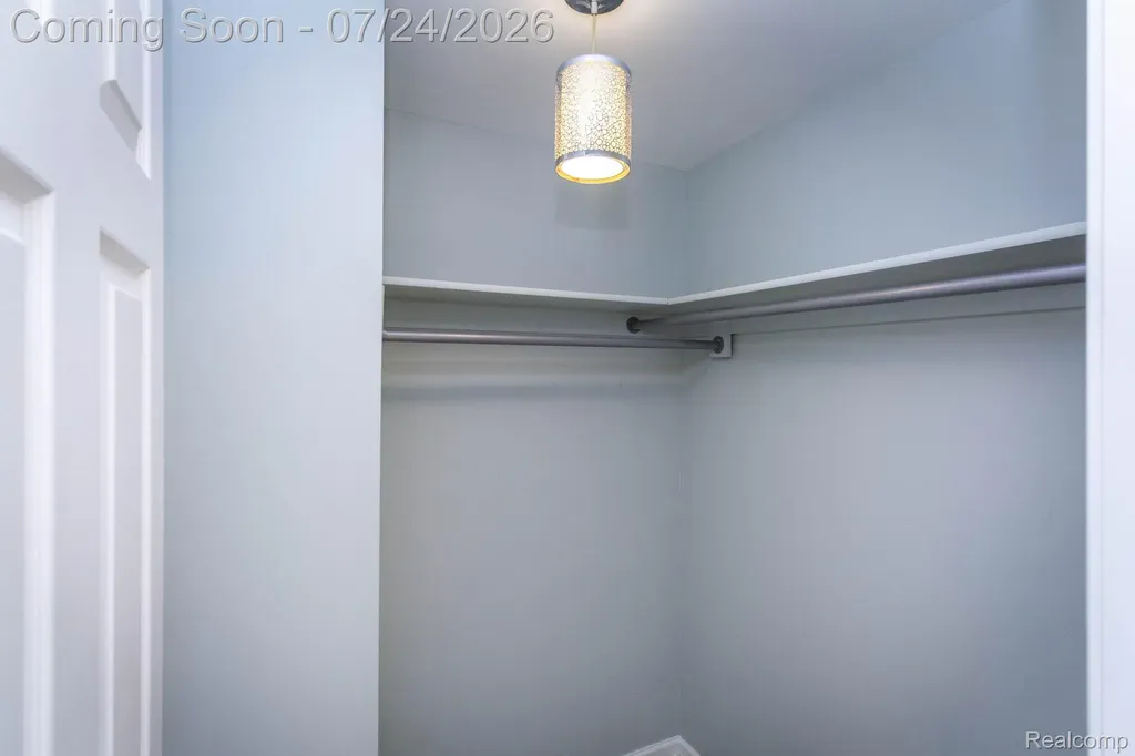 7 Parkplace W Allen Park City MI 48101