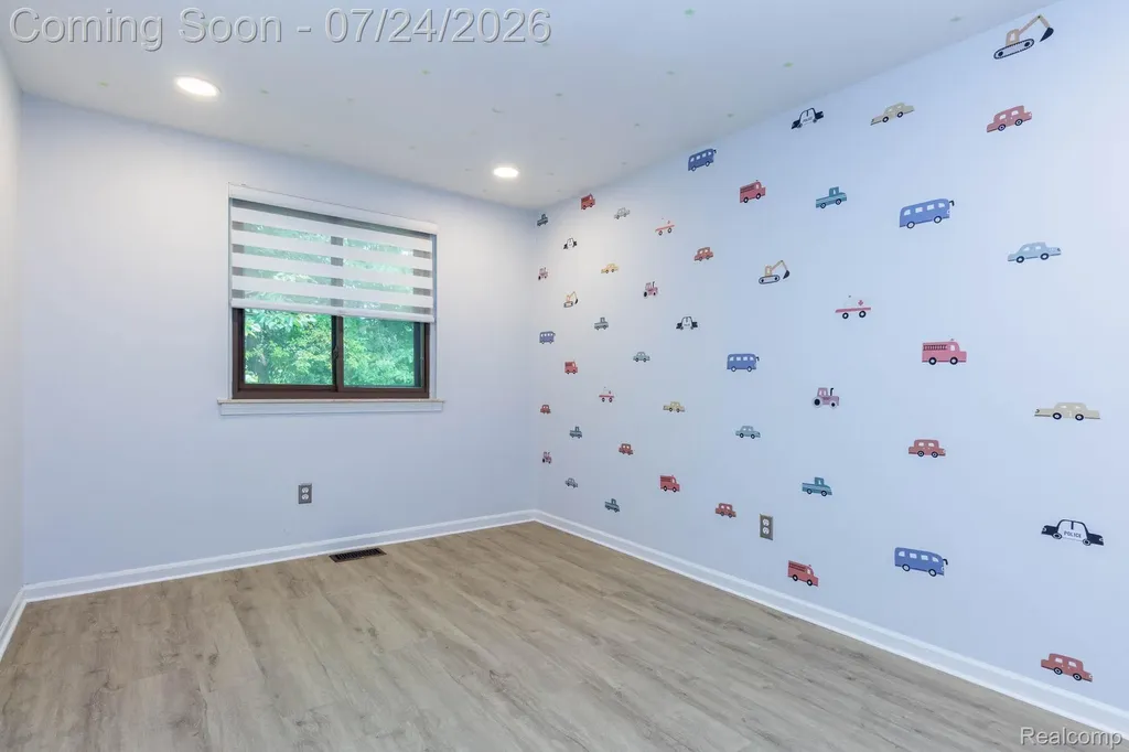 7 Parkplace W Allen Park City MI 48101