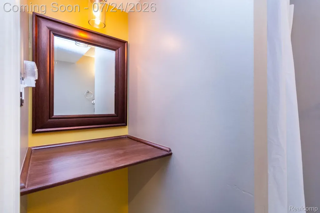 7 Parkplace W Allen Park City MI 48101
