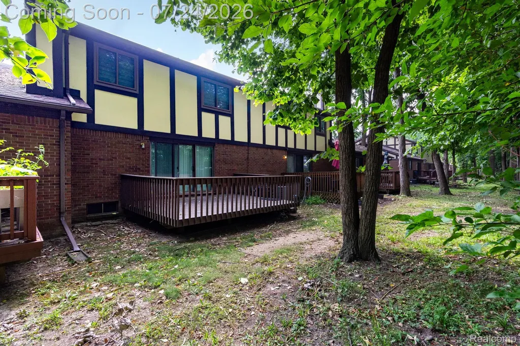 7 Parkplace W Allen Park City MI 48101