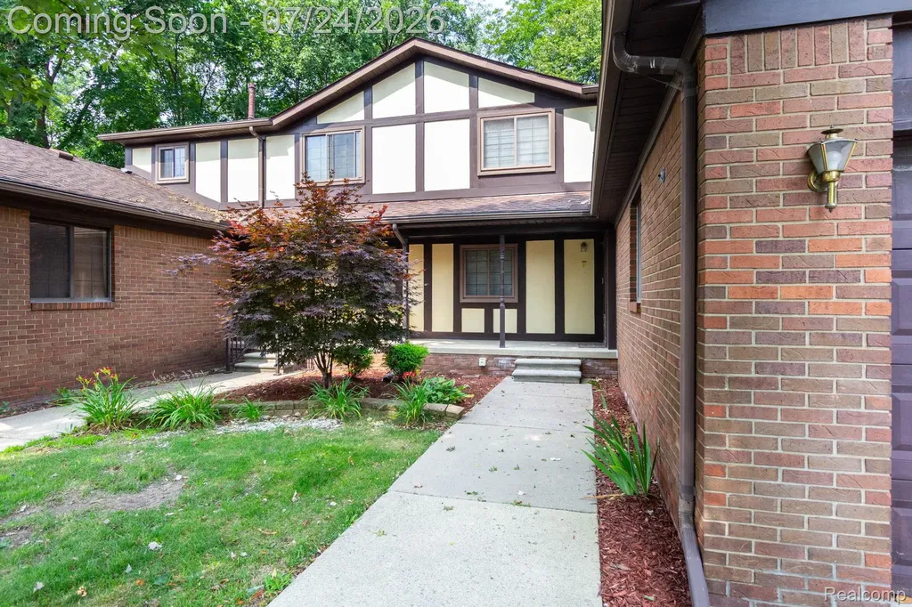 7 Parkplace W Allen Park City MI 48101