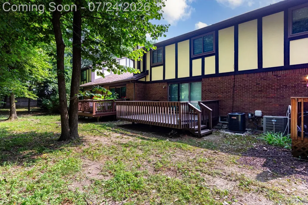 7 Parkplace W Allen Park City MI 48101