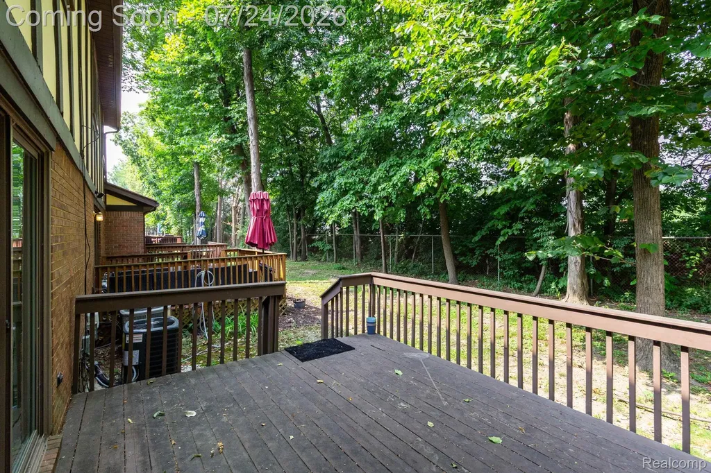 7 Parkplace W Allen Park City MI 48101