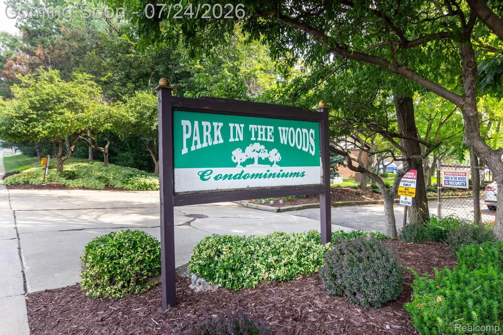 7 Parkplace W Allen Park City MI 48101